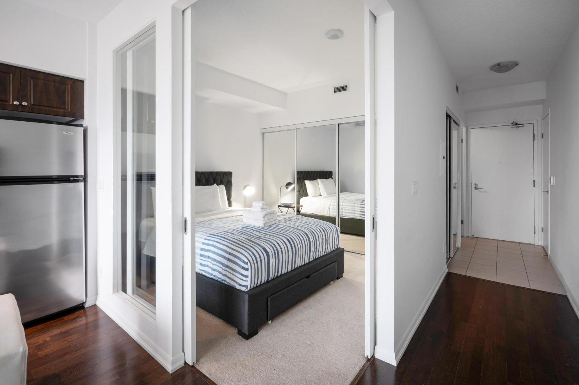 Downtown Toronto 1 Bdrm Condo With Parking And Views Buitenkant foto
