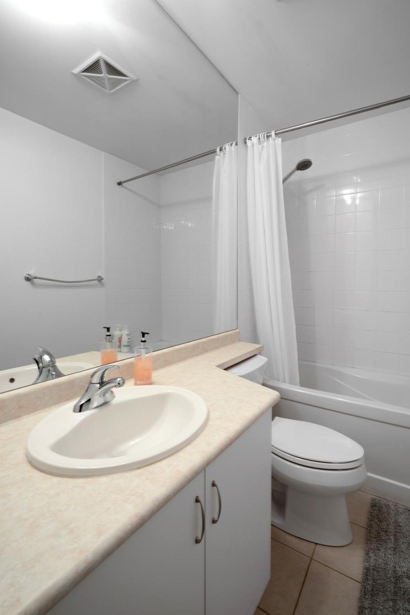 Downtown Toronto 1 Bdrm Condo With Parking And Views Buitenkant foto