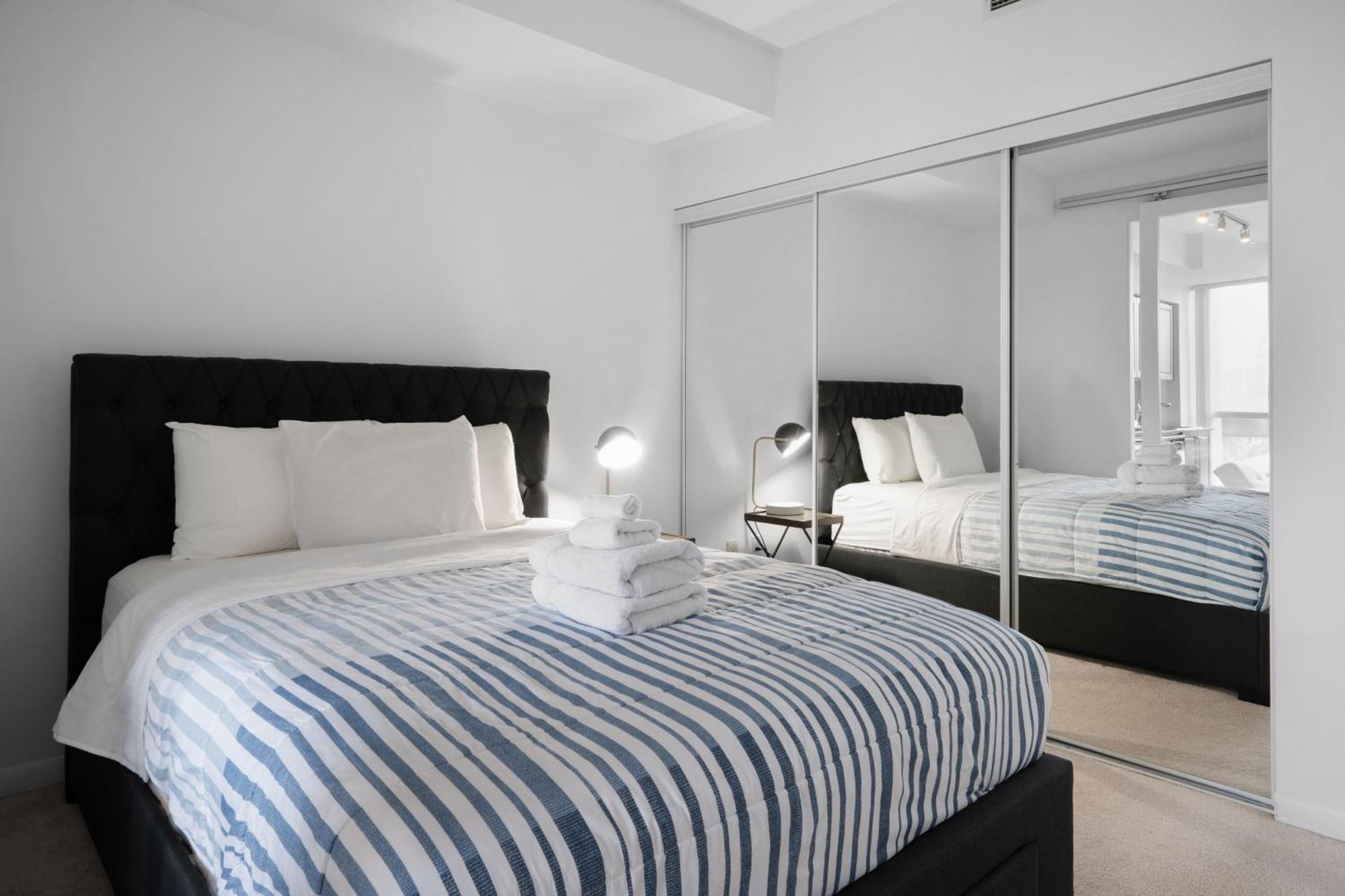 Downtown Toronto 1 Bdrm Condo With Parking And Views Buitenkant foto
