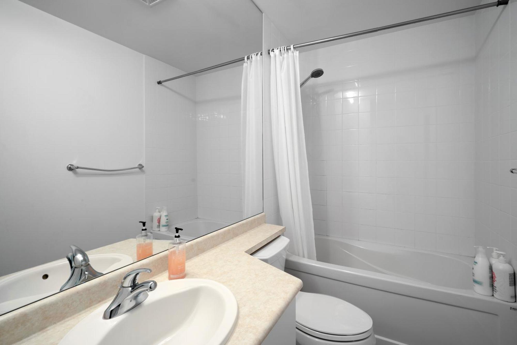 Downtown Toronto 1 Bdrm Condo With Parking And Views Buitenkant foto